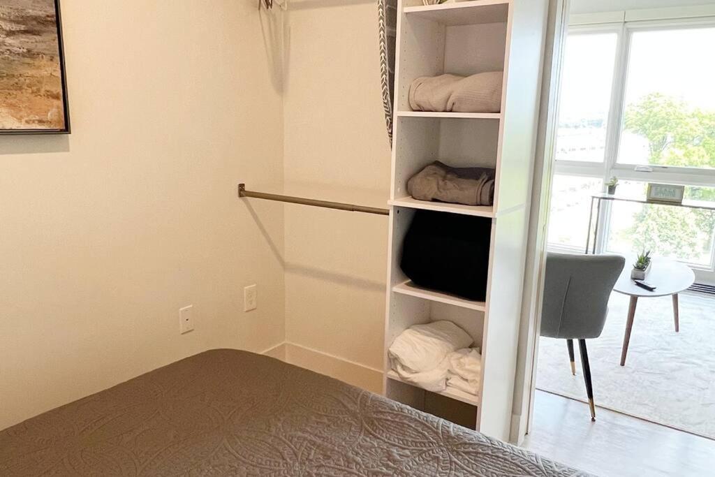 Studio Apartment, Queen Bed, Wifi, Kitchen, Washer & Dryer In Charlotte Luaran gambar